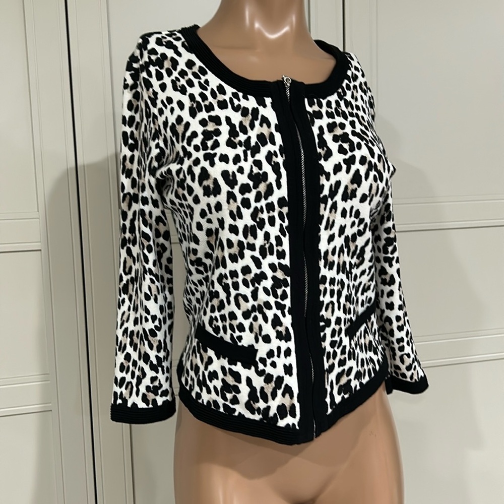 White house black market animal print 3/4 sleeve zipper cardigan sweater